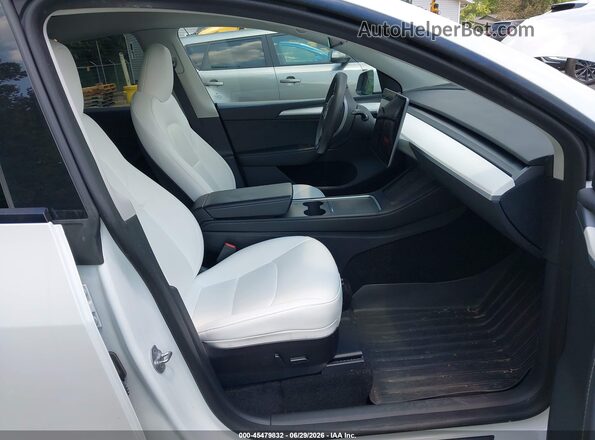 7SAYGDEE8PF697202 2023 TESLA MODEL Y White Vista interior delantera