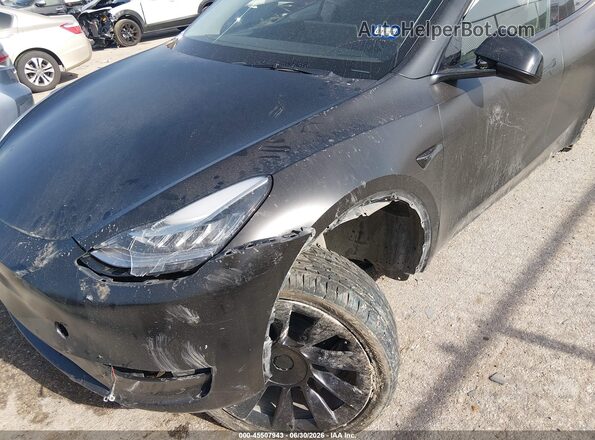 7SAYGDEE9NA006057 2022 TESLA MODEL Y Gray Widok z przodu