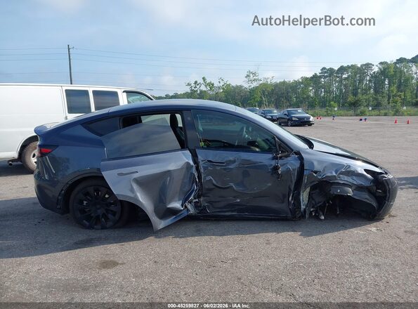 7SAYGDEE9PA032855 2023 TESLA MODEL Y Blue Widok wnętrza z tyłu