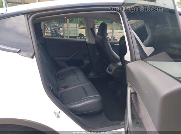 7SAYGDEE9PA037697 2023 TESLA MODEL Y White Vista de la etiqueta del VIN
