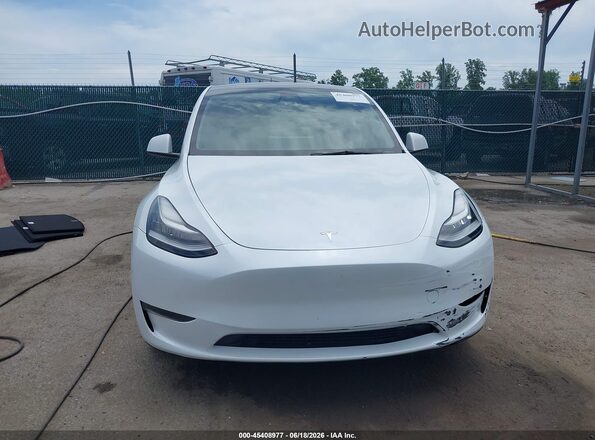 7SAYGDEE9PA037697 2023 TESLA MODEL Y White Vista del cuadro de instrumentos
