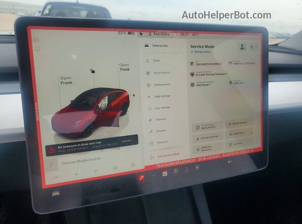 7SAYGDEE9PA099620 2023 TESLA MODEL Red Սարքավորումների վահանակի տեսք