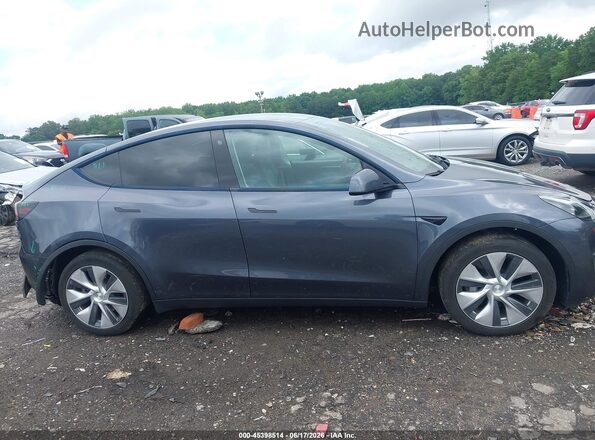 7SAYGDEE9PF710555 2023 TESLA MODEL Y Gray Widok wnętrza z tyłu