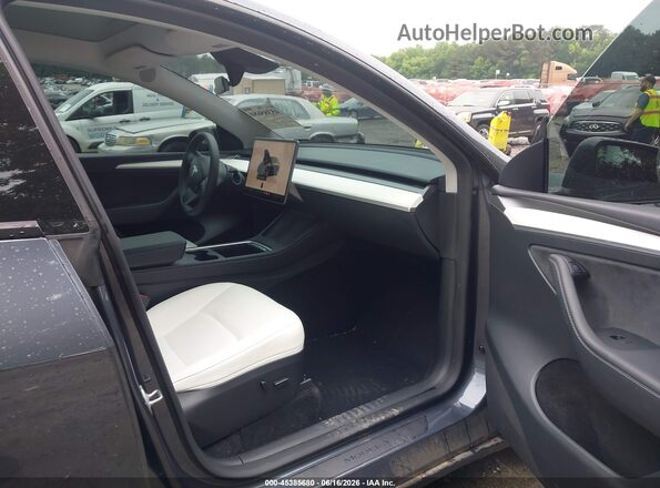 7SAYGDEE9PF795994 2023 TESLA MODEL Y Gray Вид салону спереду