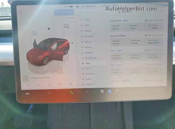 7SAYGDEE9PF811272 2023 TESLA MODEL Red ხელსაწყოთა პანელის ხედი