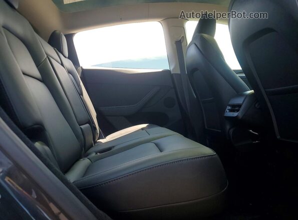 7SAYGDEE9RA253620 2024 TESLA MODEL Gray Widok tylnych siedzeń
