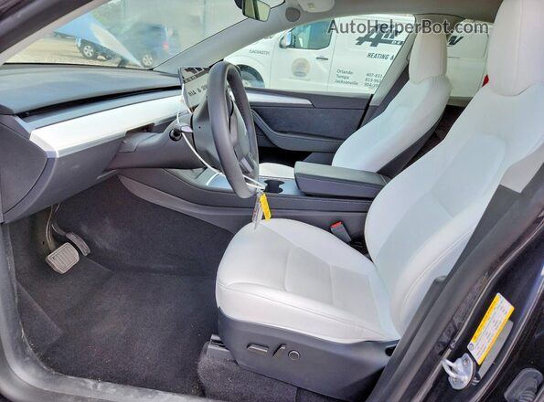 7SAYGDEE9RA321303 2024 TESLA MODEL Gray Vista interior delantera