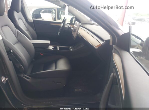7SAYGDEE9RA336299 2024 TESLA MODEL Y Gray Front interior view