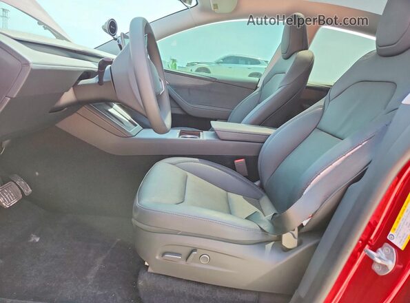 7SAYGDEE9TA446583 2026 TESLA MODEL Red Vista interior delantera