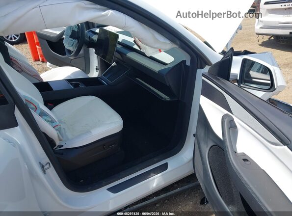 7SAYGDEE9TF358636 2026 TESLA MODEL Y White წინა სალონის ხედი