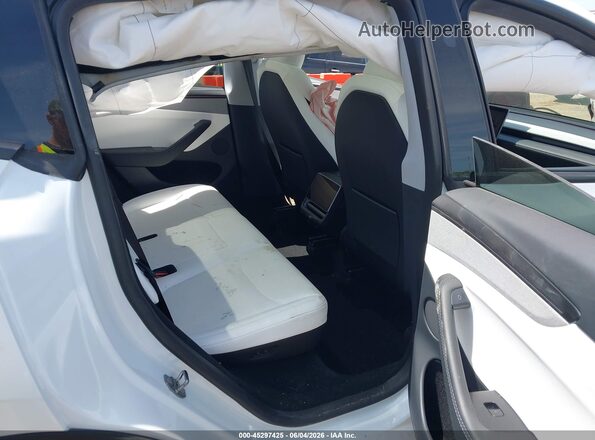 7SAYGDEE9TF358636 2026 TESLA MODEL Y White VIN კოდის სტიკერის ხედი