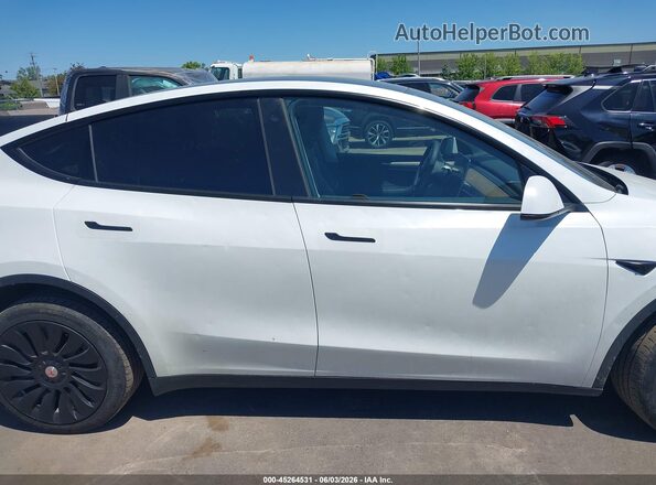 7SAYGDEEXPA069476 2023 TESLA MODEL Y White Vista interior trasera