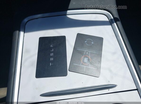 7SAYGDEEXPA069476 2023 TESLA MODEL Y White Vista del salpicadero