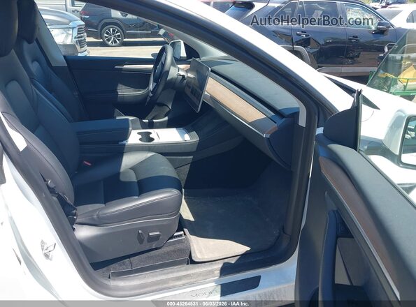 7SAYGDEEXPA069476 2023 TESLA MODEL Y White Vista interior delantera