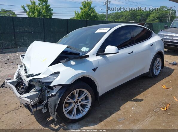 7SAYGDEEXPA083877 2023 TESLA MODEL Y White წინა მარცხენა ხედი სამი მეოთხედიდან