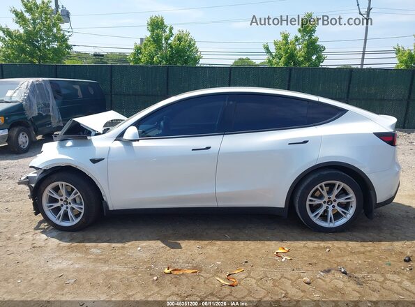7SAYGDEEXPA083877 2023 TESLA MODEL Y White უკანა სალონის ხედი