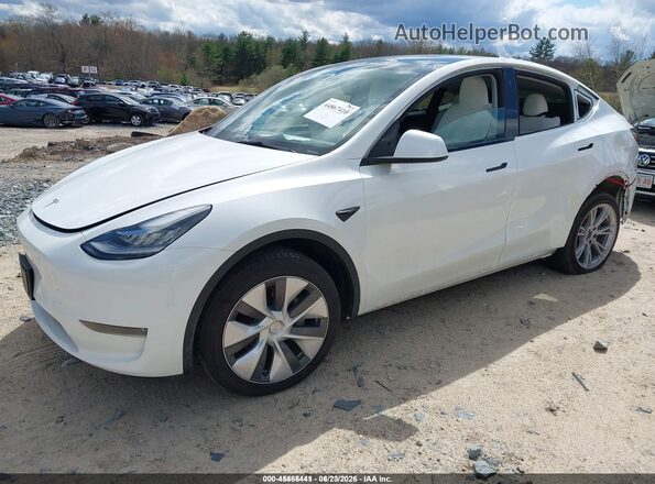 7SAYGDEEXPA098525 2023 TESLA MODEL Y White წინა მარცხენა ხედი სამი მეოთხედიდან