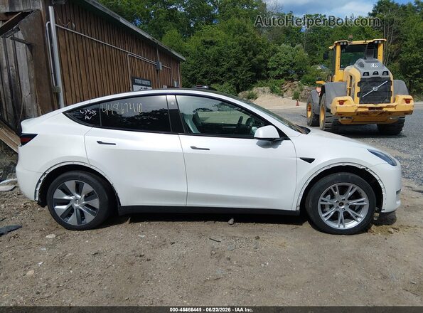 7SAYGDEEXPA098525 2023 TESLA MODEL Y White უკანა სალონის ხედი