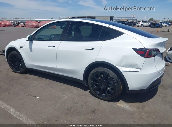 7SAYGDEEXPF791033 2023 TESLA MODEL Y Белый Вид спереди