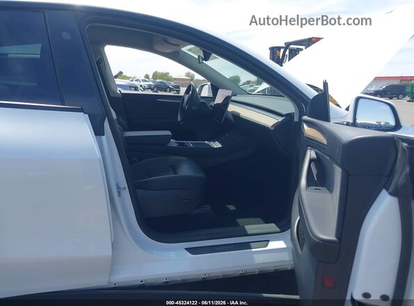 7SAYGDEEXPF791033 2023 TESLA MODEL Y Белый Вид салона спереди