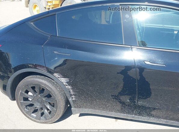 7SAYGDEEXPF855734 2023 TESLA MODEL Y Black Front view