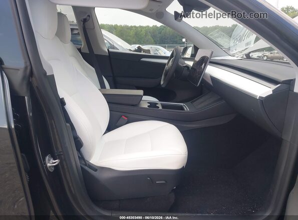 7SAYGDEEXRA231528 2024 TESLA MODEL Y Gray წინა სალონის ხედი