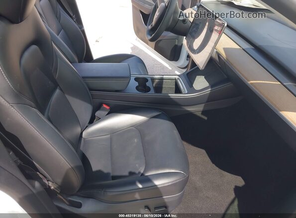 7SAYGDEEXRA253965 2024 TESLA MODEL Y White Սալոնի դիմացի տեսք