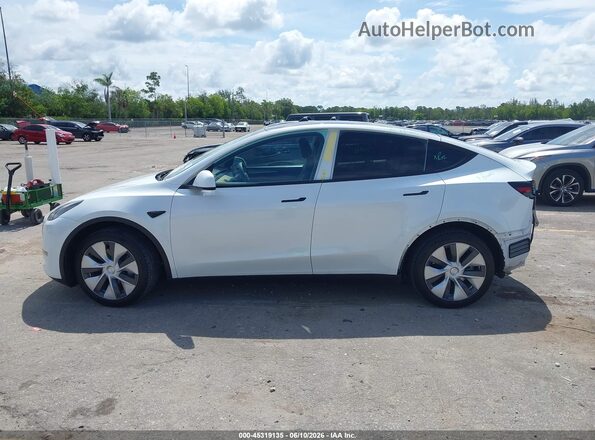 7SAYGDEEXRA253965 2024 TESLA MODEL Y White Սալոնի հետևի տեսք