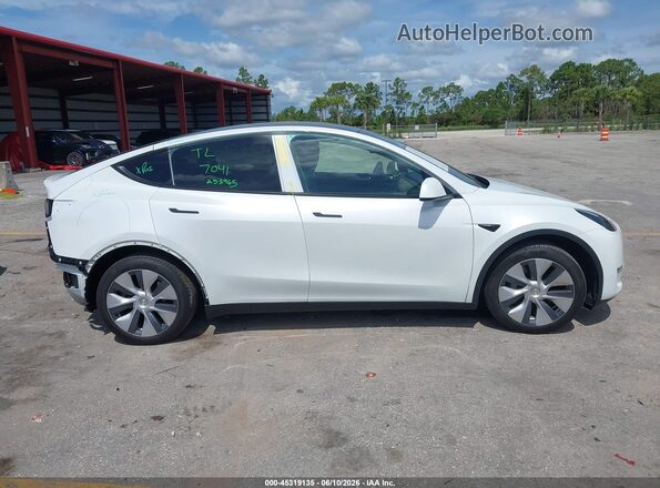 7SAYGDEEXRA253965 2024 TESLA MODEL Y White Սարքավորումների վահանակի տեսք
