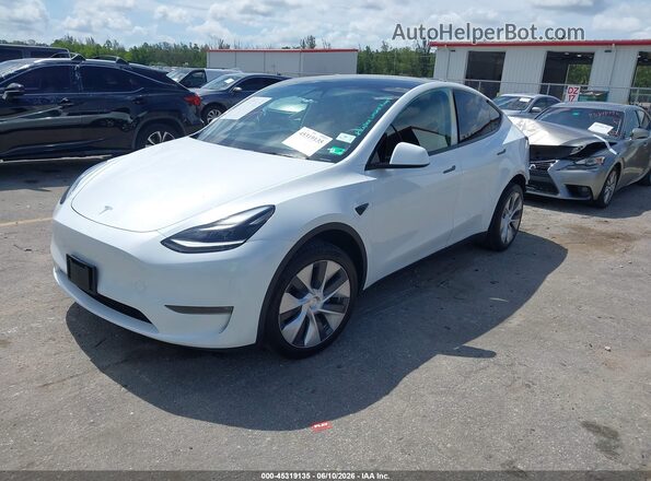 7SAYGDEEXRA253965 2024 TESLA MODEL Y White Առջևի ձախ երեք քառորդ տեսարան
