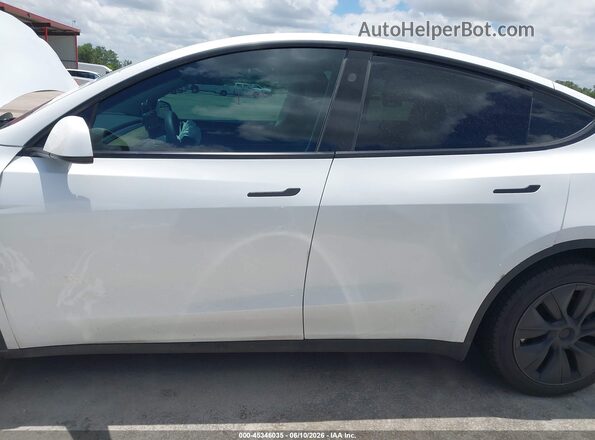 7SAYGDEEXSA353134 2025 TESLA MODEL Y Белый Панорамный вид салона 360°