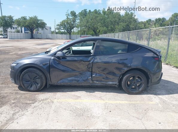 7SAYGDEEXTA405573 2026 TESLA MODEL Y Gray Սալոնի հետևի տեսք