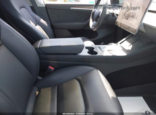 7SAYGDEF0NF555464 2022 TESLA MODEL Y White Widok wnętrza z przodu