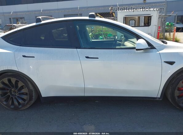 7SAYGDEF0NF555464 2022 TESLA MODEL Y White Widok wnętrza z tyłu