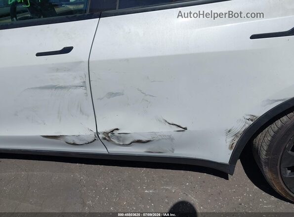 7SAYGDEF0NF555464 2022 TESLA MODEL Y White Widok z przodu