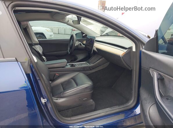 7SAYGDEF1NF378133 2022 TESLA MODEL Y Синий Вид салона спереди