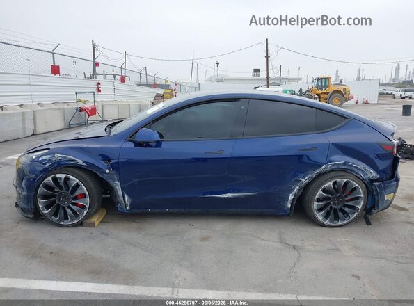 7SAYGDEF1NF378133 2022 TESLA MODEL Y Синий Панорамный вид салона 360°