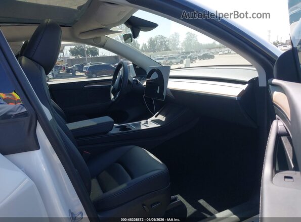 7SAYGDEF2PF791195 2023 TESLA MODEL Y White Front interior view
