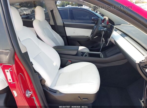7SAYGDEF4NF491137 2022 TESLA MODEL Y Красный Вид салона спереди