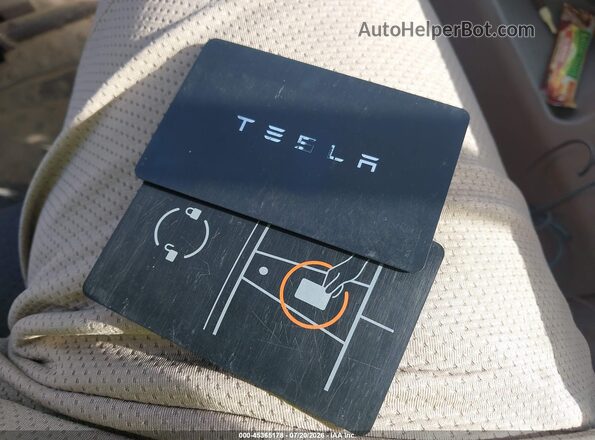 7SAYGDEF4NF540644 2022 TESLA MODEL Y Gray Vista del salpicadero