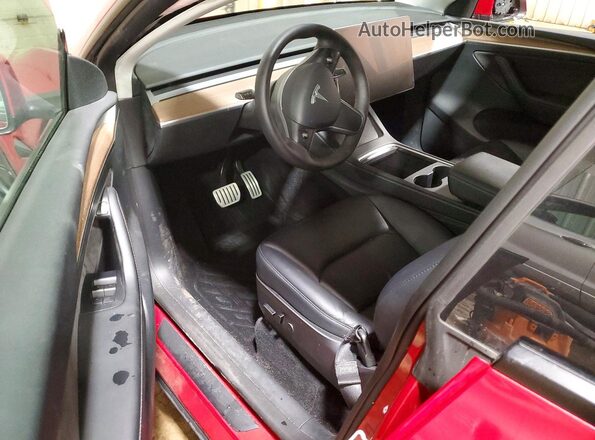 7SAYGDEF5PF668104 2023 TESLA MODEL Красный Вид панели приборов