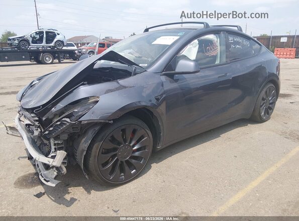 7SAYGDEF5PF880338 2023 TESLA MODEL Y Gray Przód lewy