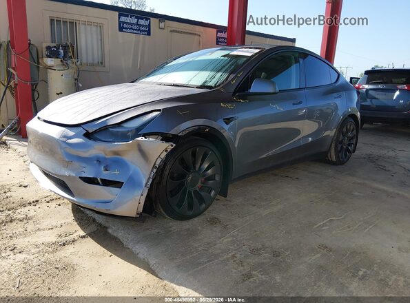 7SAYGDEF5SA363076 2025 TESLA MODEL Y Gray Vista tres cuartos delantera izquierda