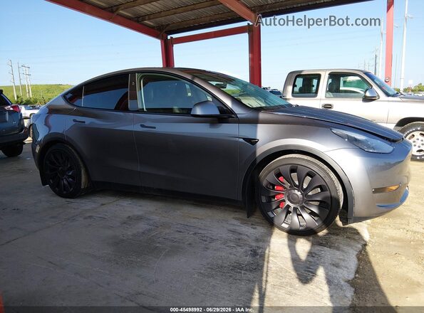 7SAYGDEF5SA363076 2025 TESLA MODEL Y Gray Vista interior trasera