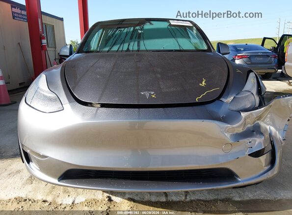 7SAYGDEF5SA363076 2025 TESLA MODEL Y Gray Vista del cuadro de instrumentos
