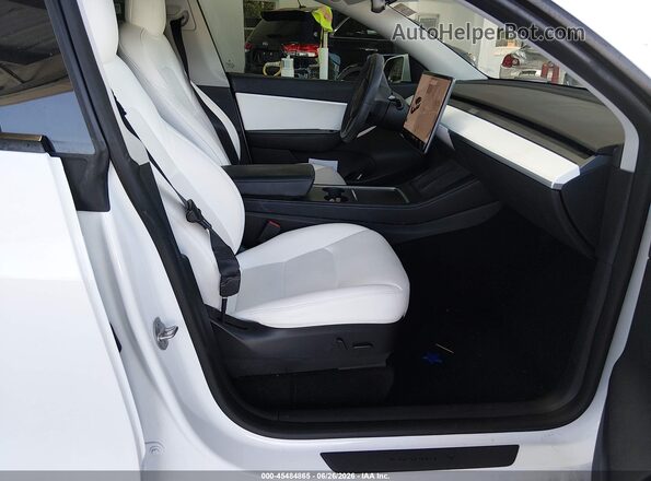 7SAYGDEF6NF379777 2022 TESLA MODEL Y White Front interior view