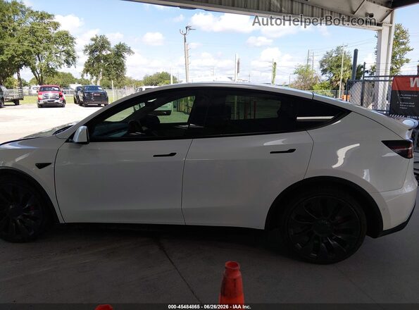 7SAYGDEF6NF379777 2022 TESLA MODEL Y White 360 interior view