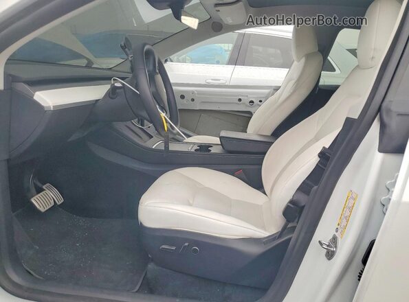 7SAYGDEF6SF221564 2025 TESLA MODEL White Vista interior delantera