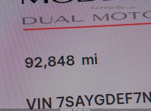 7SAYGDEF7NF340552 2022 TESLA MODEL Y Red 360 interior view