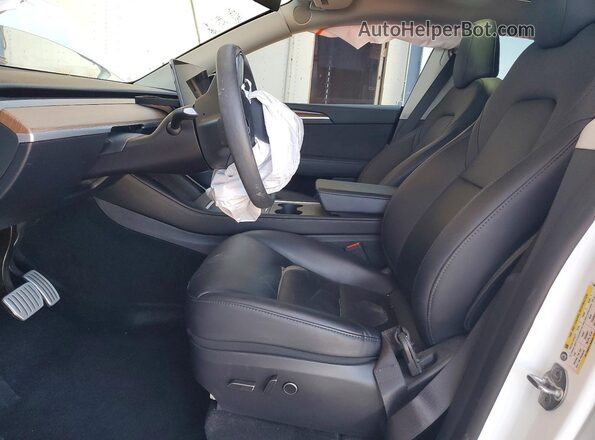 7SAYGDEF7RF179044 2024 TESLA MODEL White Widok wnętrza z przodu
